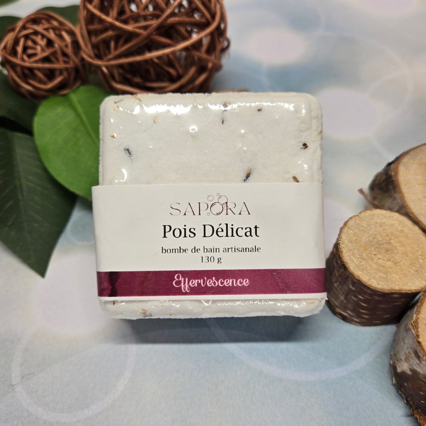 Bombe de bain artisanale pois de senteur – Explosion florale délicate, pour un bain relaxant et parfumé - Front