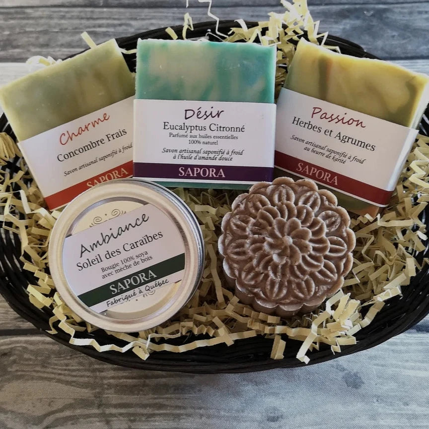 Panier cadeau découverte – Senteurs naturelles et plaisir sensoriel avec savons artisanaux, bombe effervescente, bougie parfumée et shampooing solide - Front