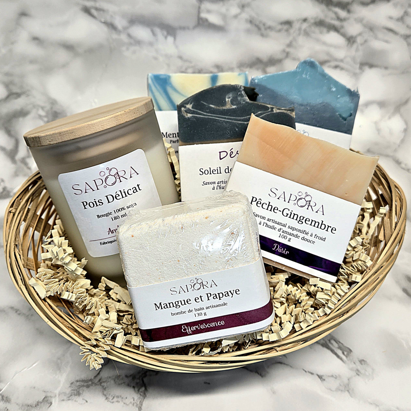 Panier cadeau détente (4 savons, bombe de bain, bougie) / Relaxation gift set (4 handmade soaps, bath bomb, candle) - Marble background