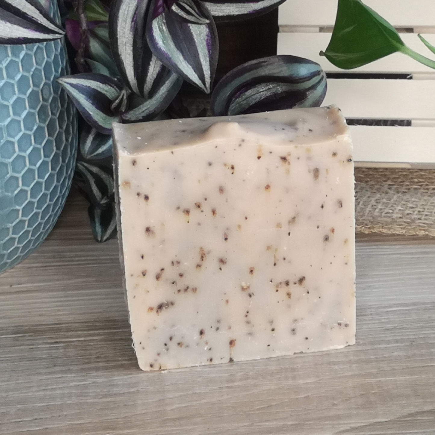 Savon Amandine – Un mariage gourmand d’amande et miel avec exfoliation naturelle - Nu