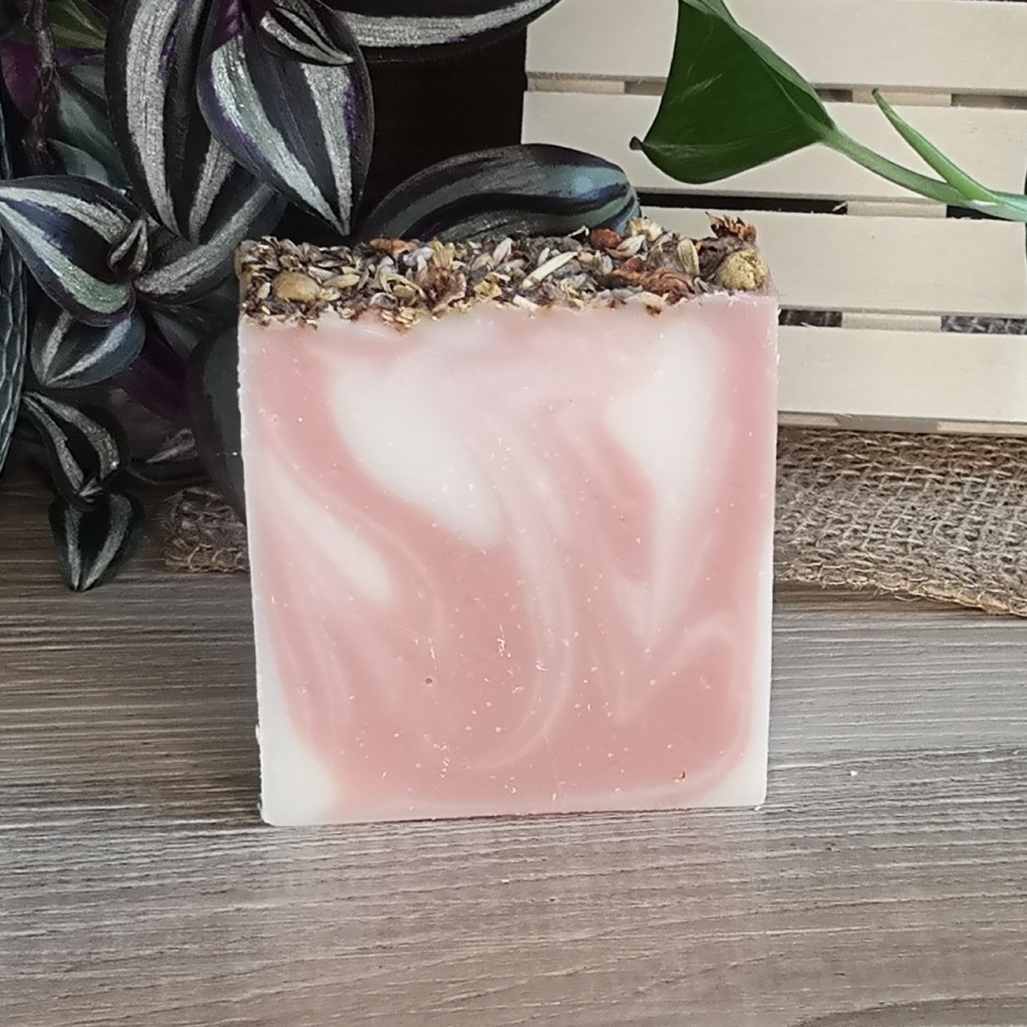 Savon naturel Pois Délicat – Une mousse onctueuse et une fragrance raffinée pour une peau douce - Nu