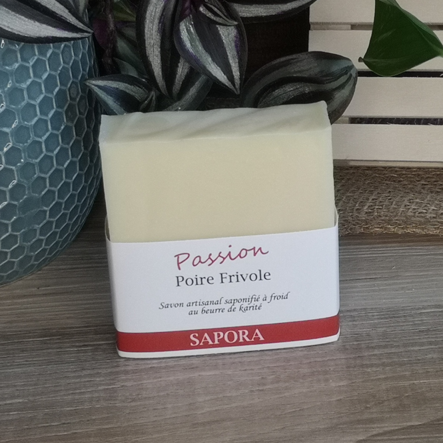 Savon artisanal Poire Frivole – Évasion sensorielle avec un parfum délicat de poirier en fleur