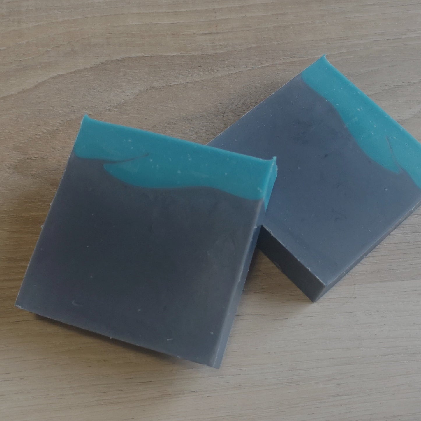 Savon naturel Soirée en Ville – Élégance et purification, une mousse riche au parfum envoûtant - Front Nu