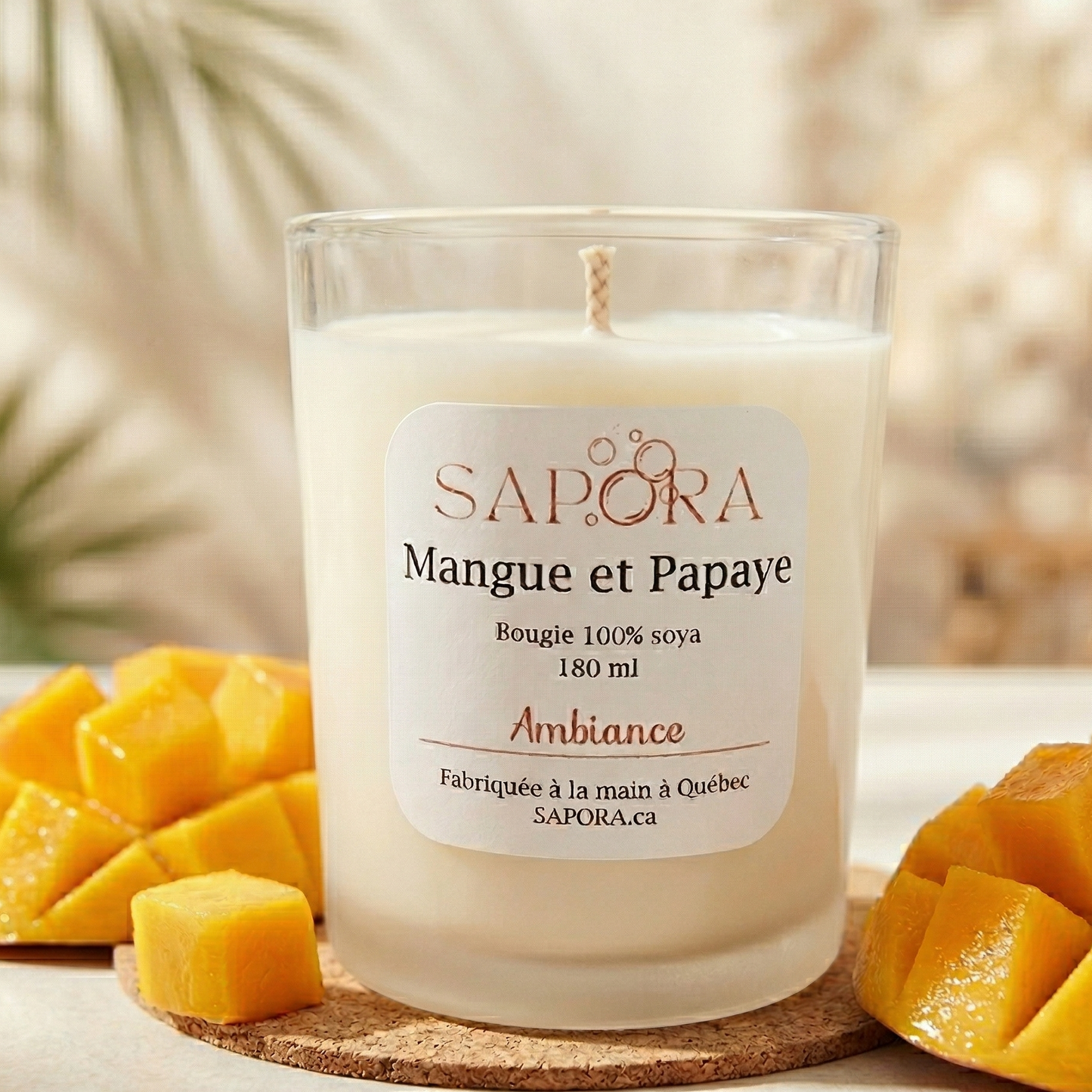 Chandelle artisanale Mangue et Papaye 180 ml par Sapora, faite à la main au Québec avec de la cire de soya naturelle et parfum tropical.