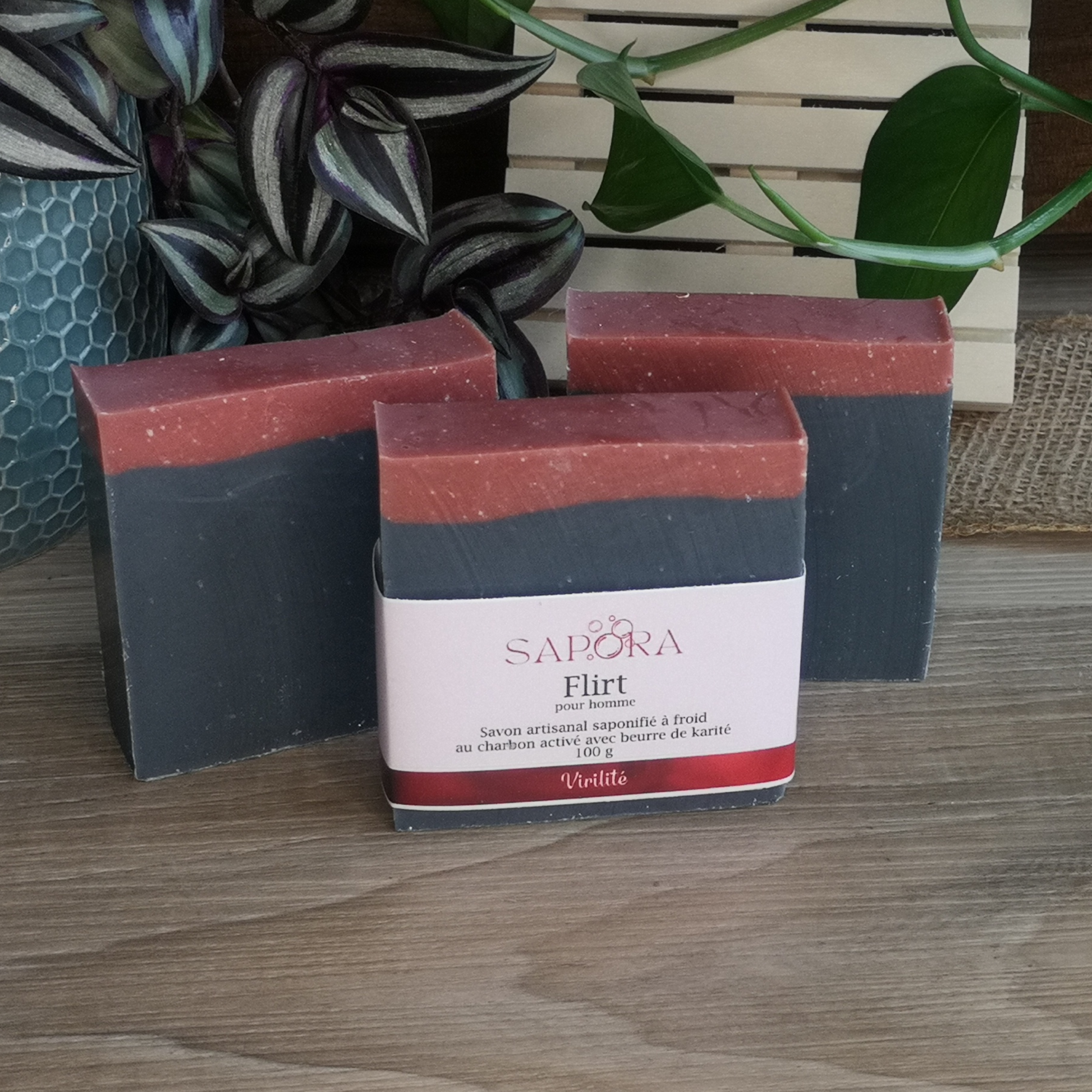 Savon en barre "Flirt" au charbon – Élimine les impuretés et offre une senteur masculine raffinée - Devant