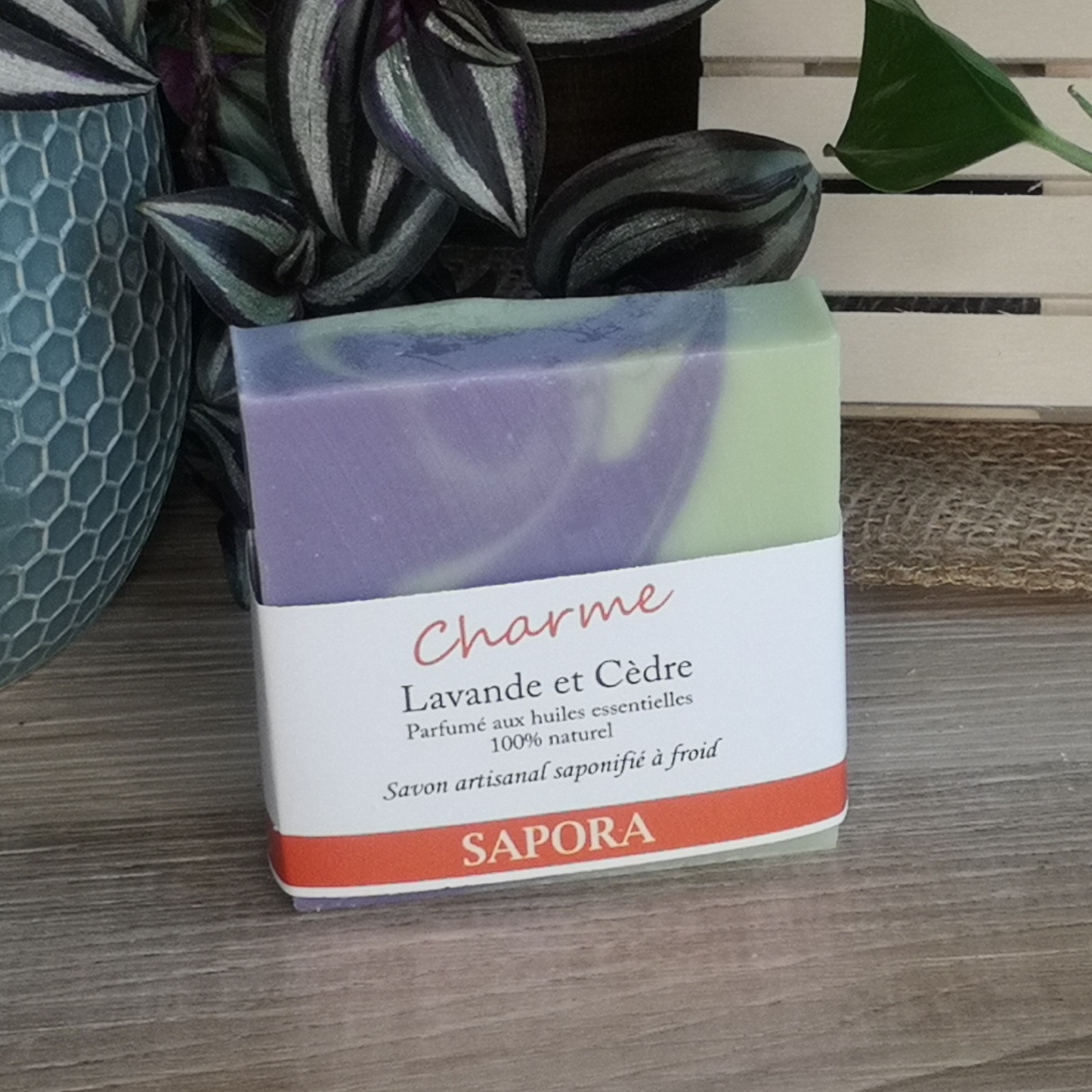 Savon aux huiles essentielles de lavande et cèdre – Harmonie parfaite entre floral apaisant et boisé réconfortant - Devant