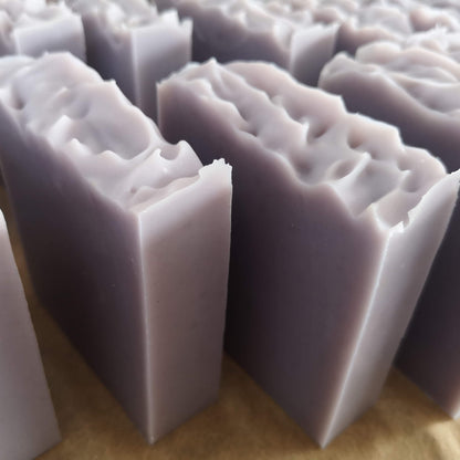 Savon artisanal au lilas – Fragrance florale et apaisante pour une peau douce et parfumée - Multiples