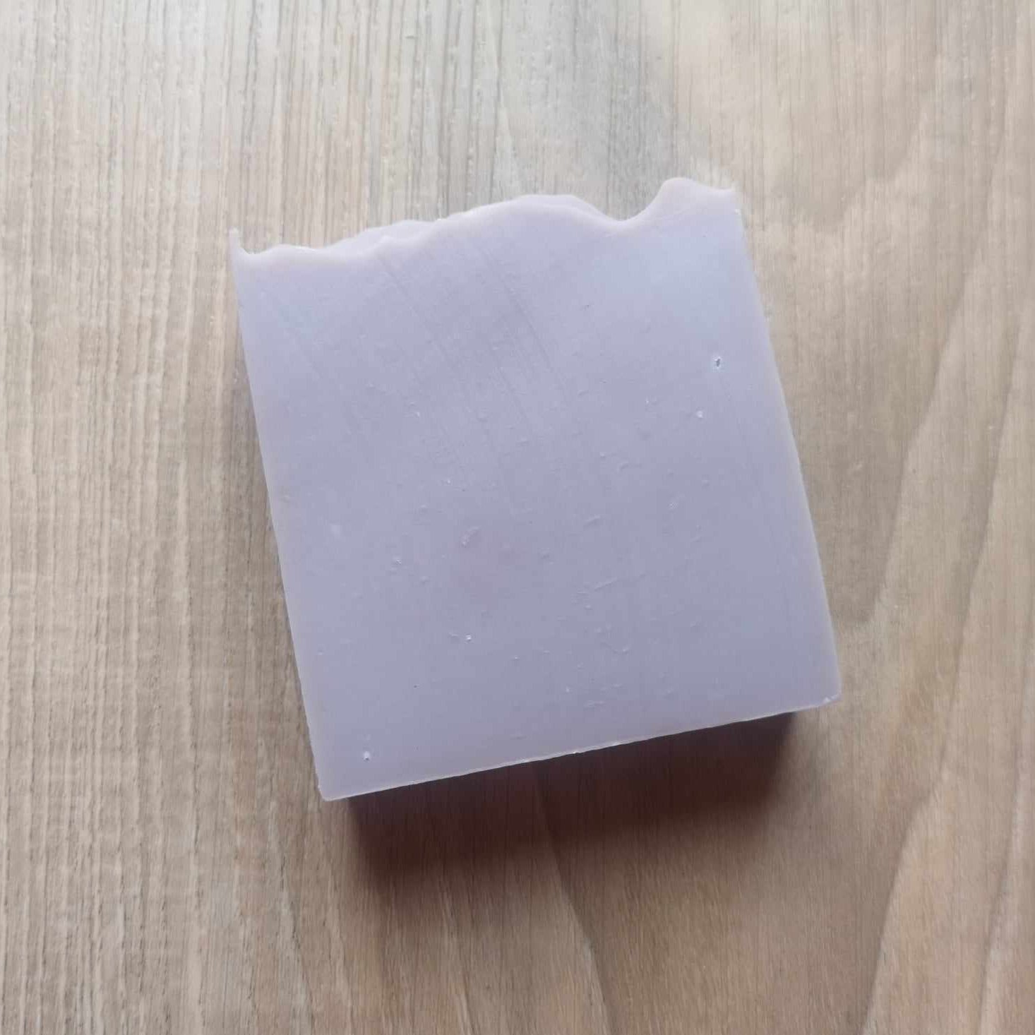Savon en barre lilas – Senteur fraîche et printanière pour un moment de détente - savon nu