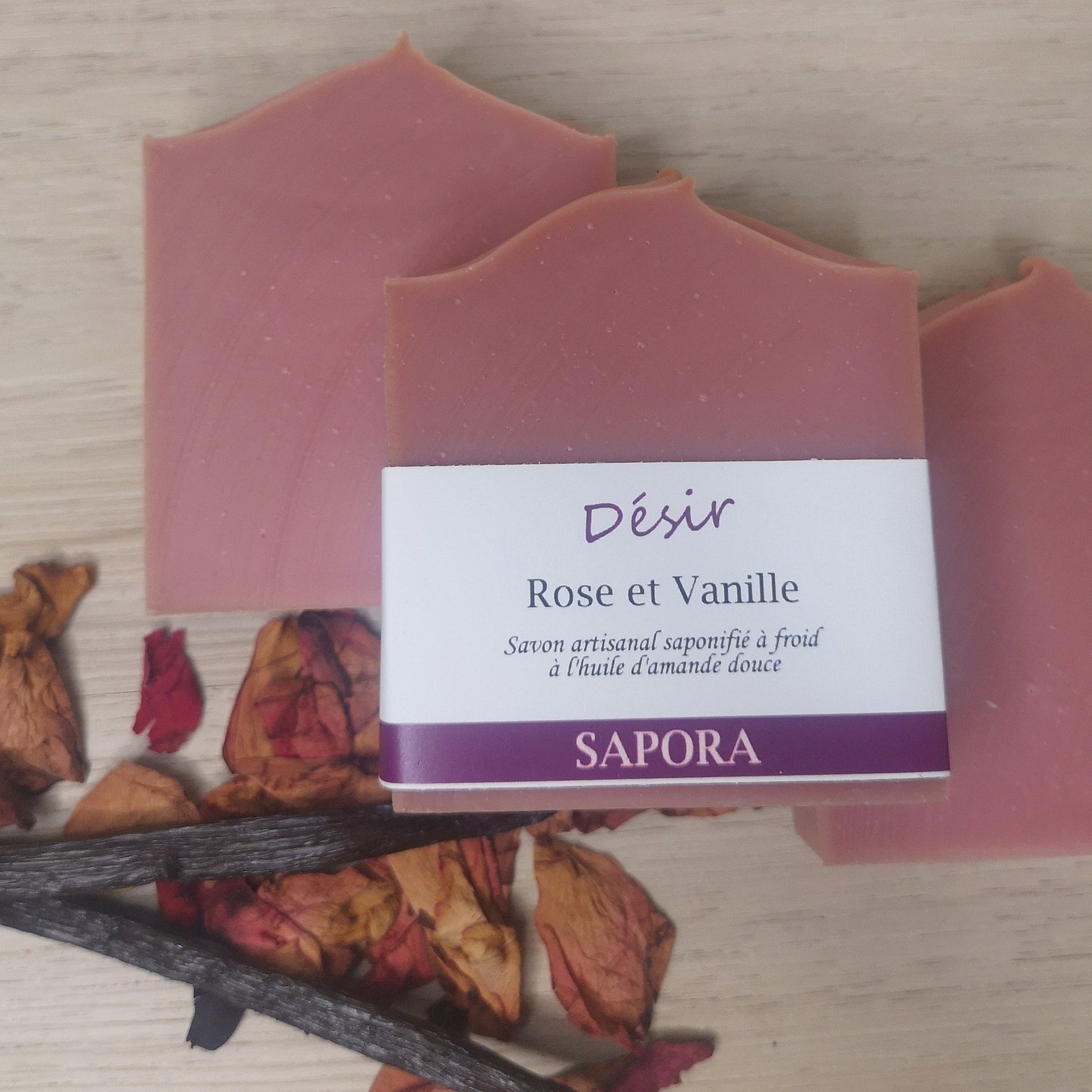 Savon artisanal rose & vanille – Fragrance florale et gourmande, enrichie en huile d’amande douce pour une hydratation intense - Devant (vanille)
