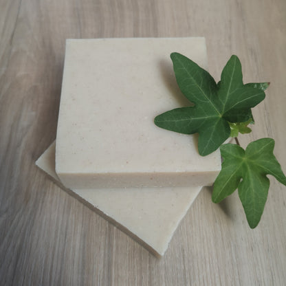 Savon Harmonie aux huiles essentielles – Mélange équilibré d’ylang-ylang, orange et lavande pour un soin relaxant - Feuille
